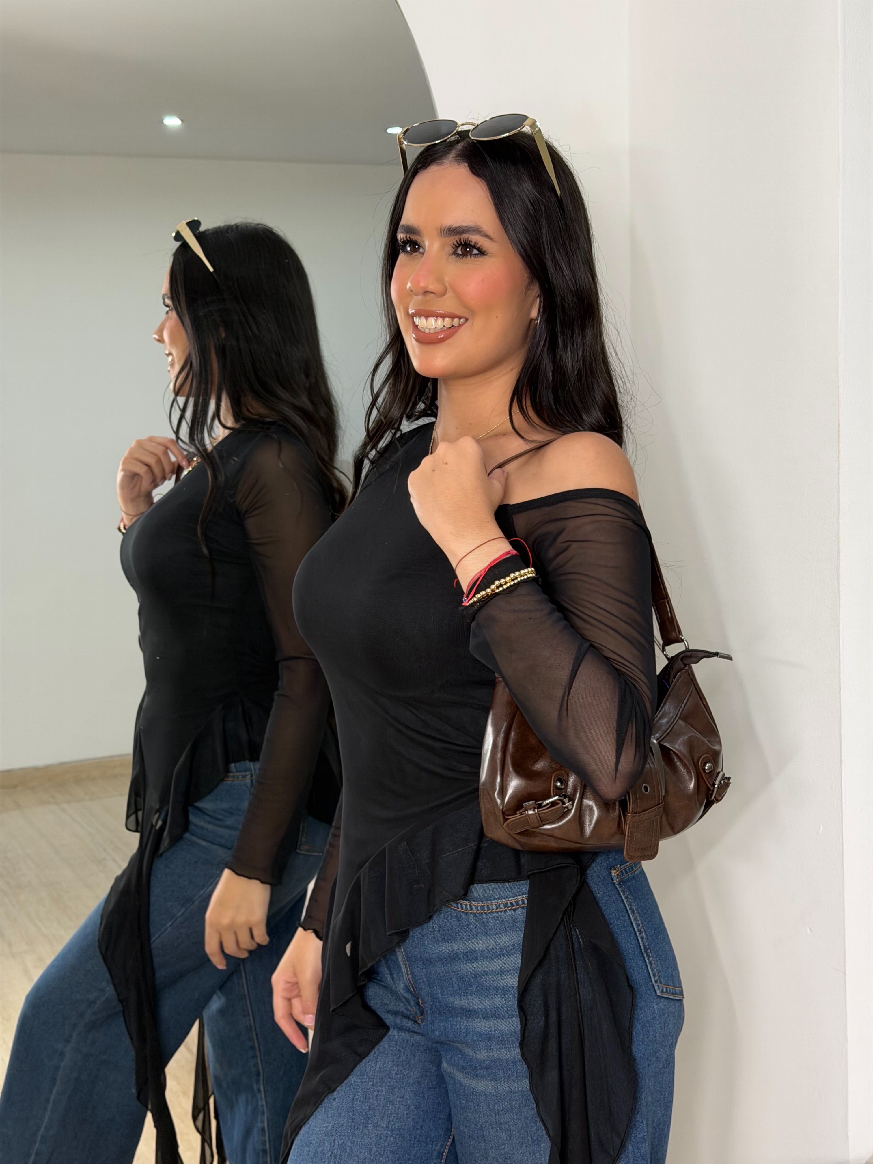 Camisa con Escarolas Negra