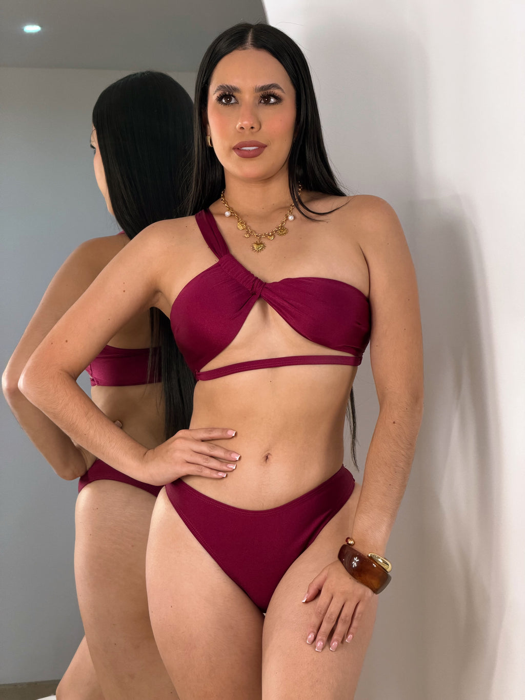 Traje de Baño de Tres Piezas Vinotinto