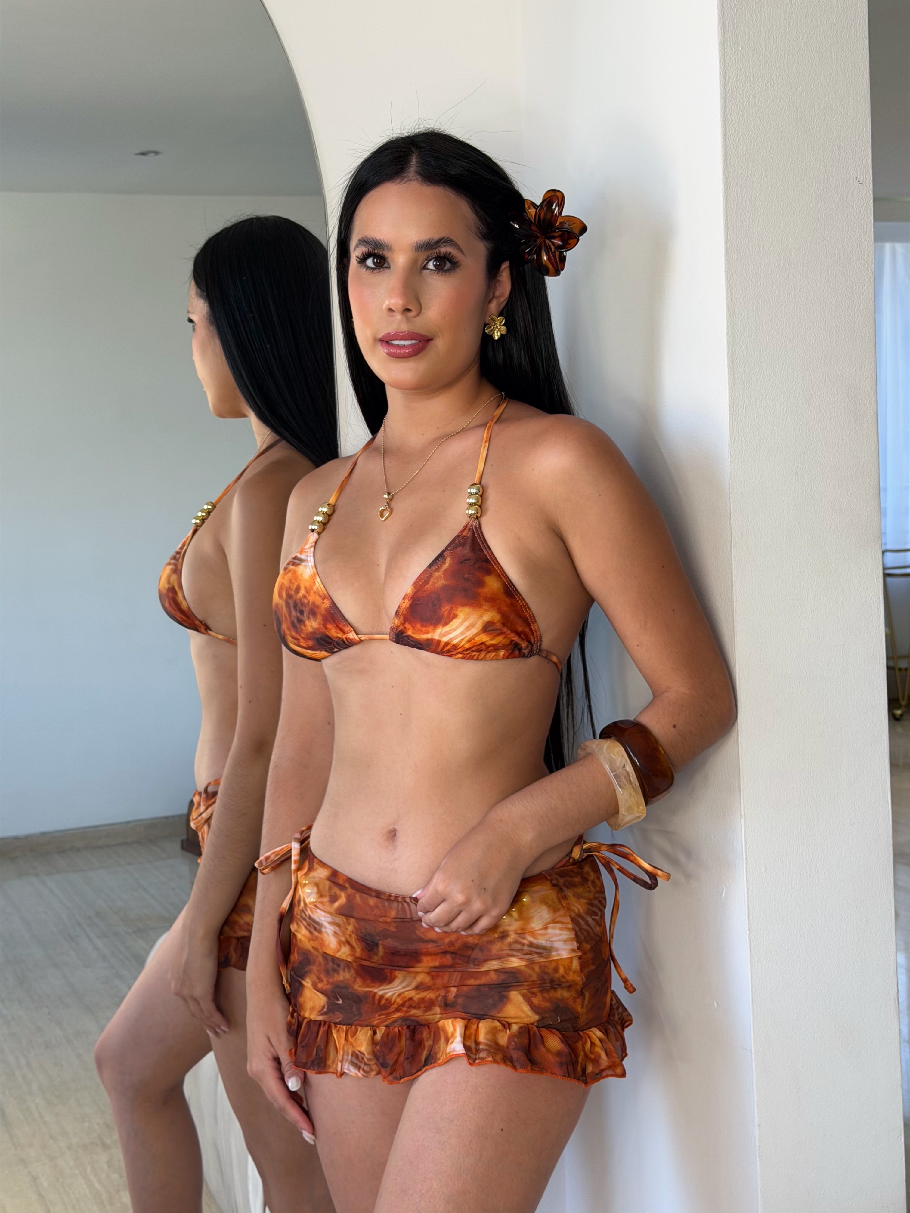 Traje de Baño de Tres Piezas Fuego