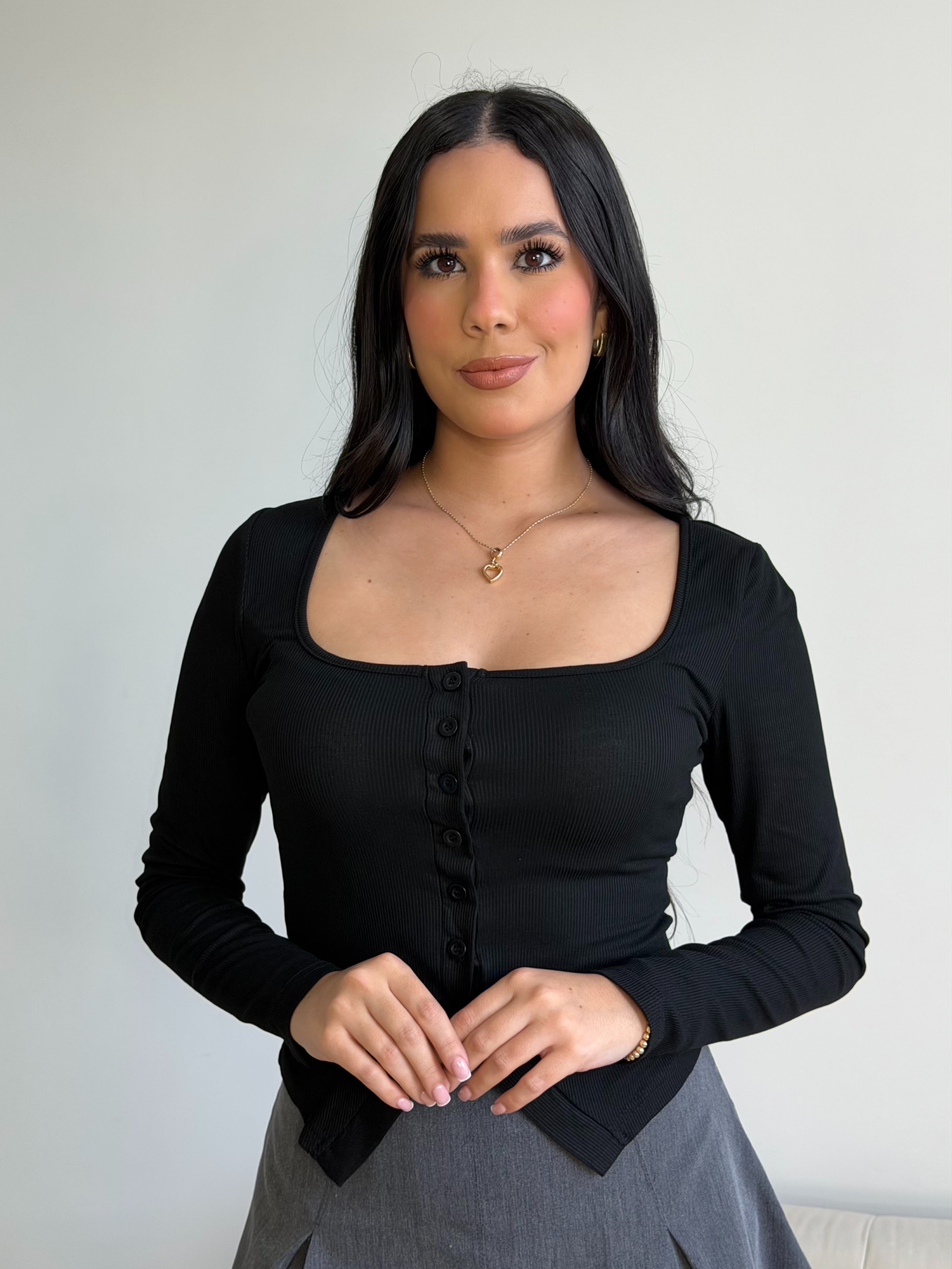 Camisa Manga Larga Negra con Botones