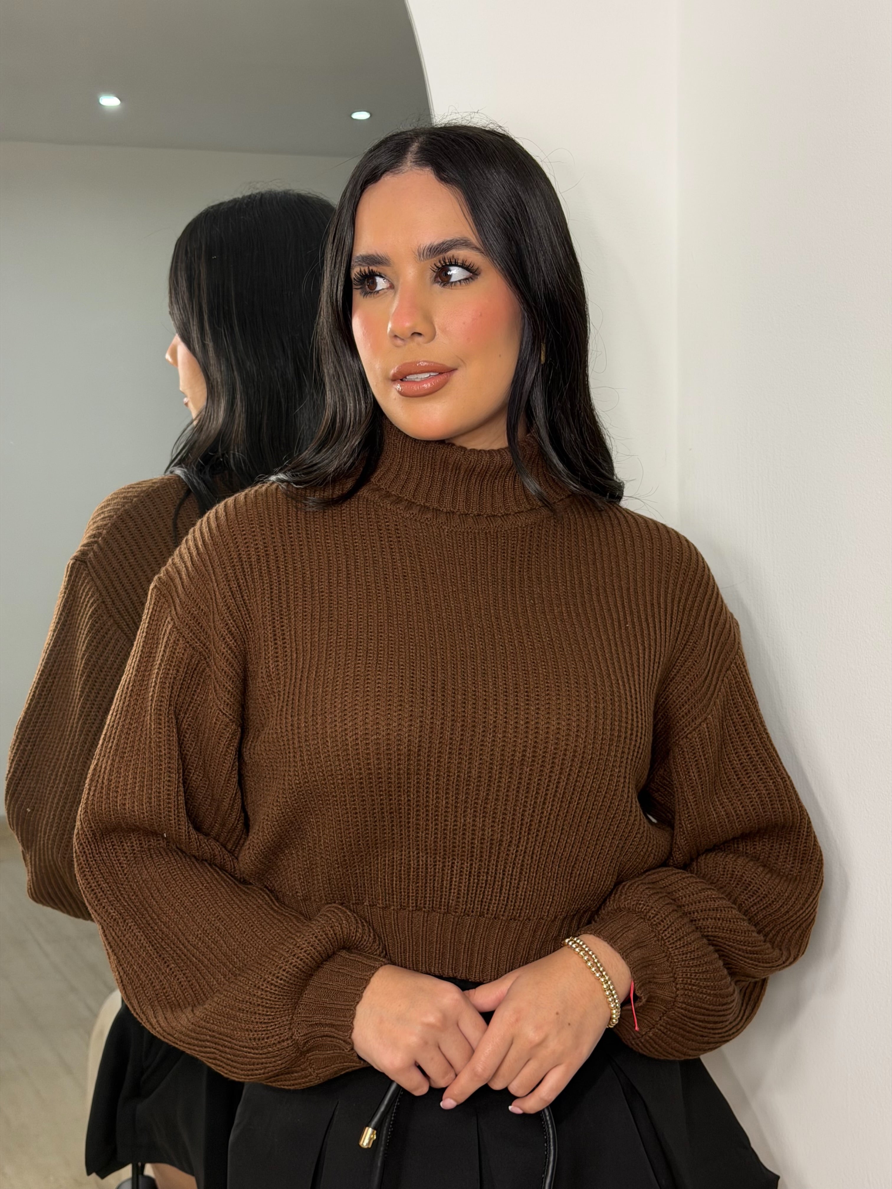 Suéter Marrón Cuello Alto